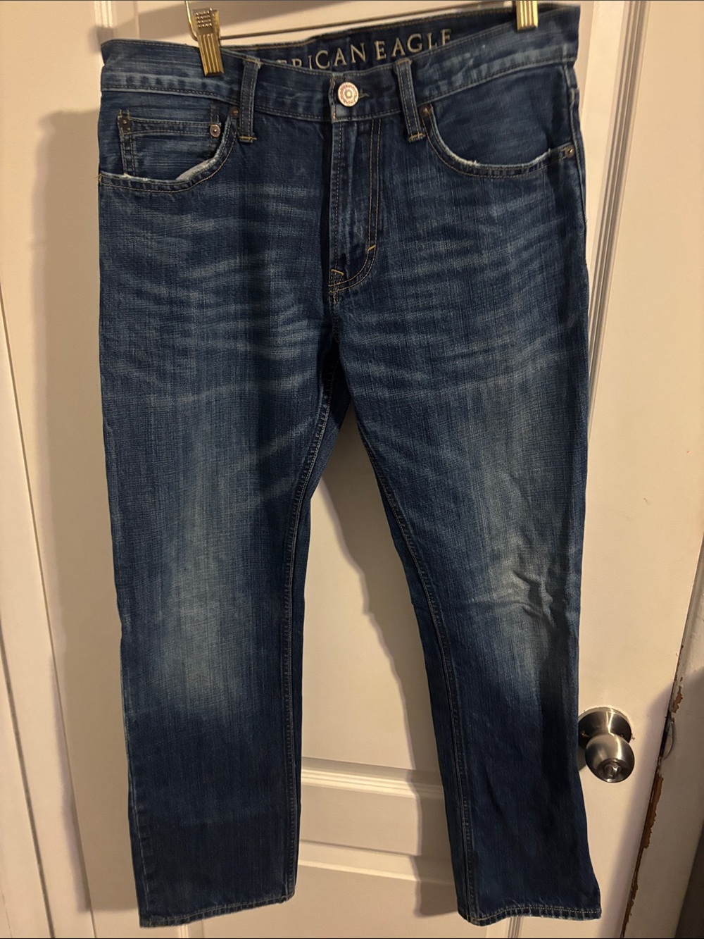 American Eagle Outfitters Men’s Straight Jeans in Indigo Wash